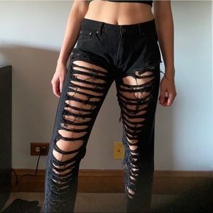Baggy distressed black jeans